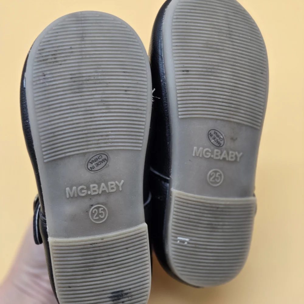 MG Baby T-strap Mary Jane Classic Black Shoes Size 7.5 Toddler EU 25